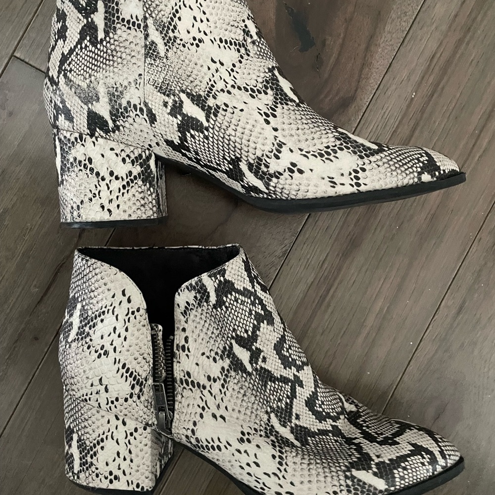 Seychelles Snakeskin Python Boots Booties - image 3